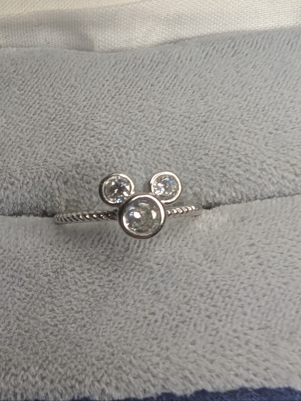 Size 6 925 Mickey Mouse Silhouette Twisted Band Ring